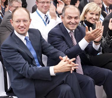 Арсений Яценюк, Виктор Пинчук и Елена Франчук лидеры нового мирового порядка в Украине