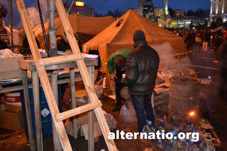 "Евромайдан" в Киеве. Напротив Главпочтамта было развёрнуто нечто напоминающее полевую кухню - Одесский Политикум