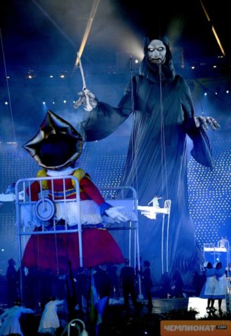 50 - метровая фигура, олицетворяющая смерть, с громадными горящими глазами в черном балахоне» - Одесский Политикум