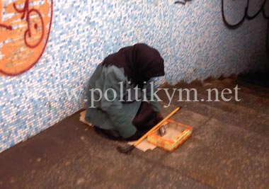 Нищая старушка в подземном переходе - Одесский Политикум