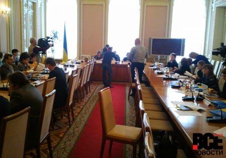 Полупустой зал, где  "не нашлось места" для противников ювенальной юстиции в Украине - Одесский Политикум