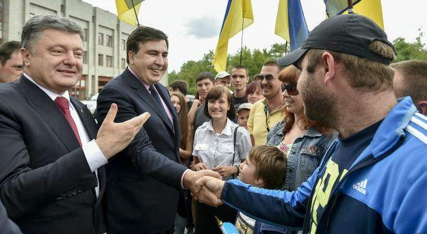 Петр Вальцман (Порошенко)  и Михаил Саакашвили перед областной администрацией в Одессе - Одесский Политикум