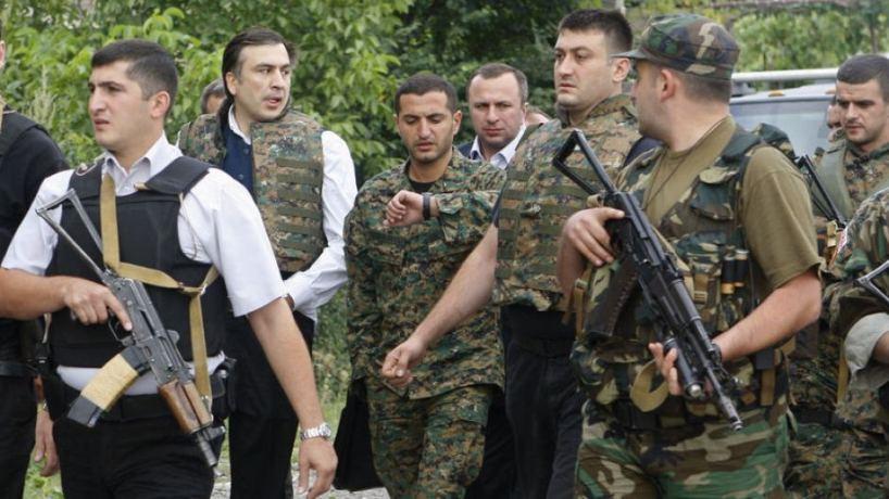 Саакашвили и министр (теперь уже с приставкой "экс") обороны Грузии Кезерашвили (смотрит на часы) - Одесский Политикум