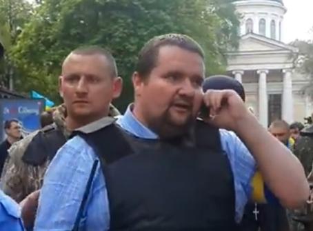 В Одессе сотник самообороны евромайдана Мыкола на соборной площади координирует беспорядки - Одесский Политикум
